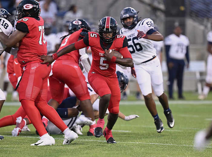 Glenville quarterback Ruel Tomlinson runs the ball against Dinwiddie (Virginia) during the 2023 season. Photo credit: Jeff Harwell, SBLive Sports